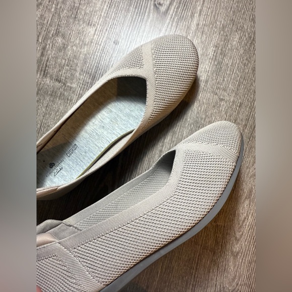 CLARKS Womens 9.5 Tyra Knit Ballet Flat Neutral Beige Cushionaire Comfort ✨ - Picture 7 of 7